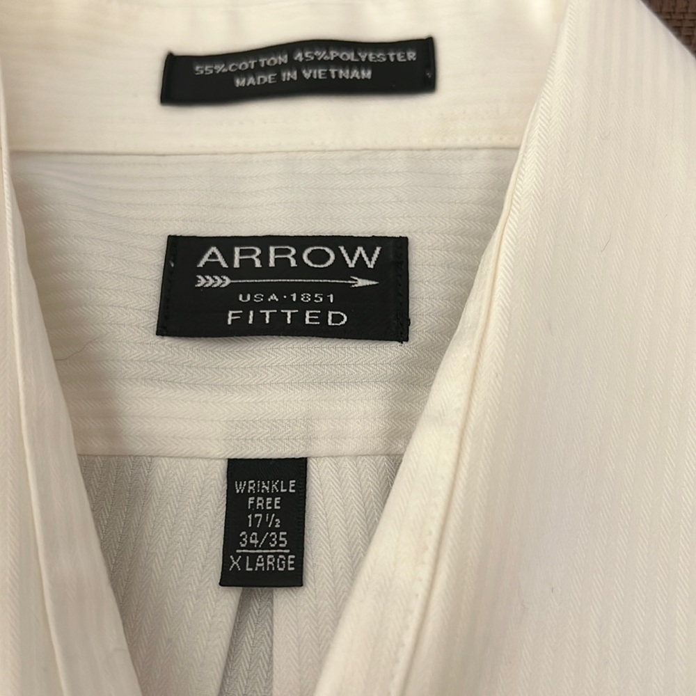 Arrow men’s fitted dress shirt, wrinkle free, 17-1/2” neck, 34/35” sleeve.